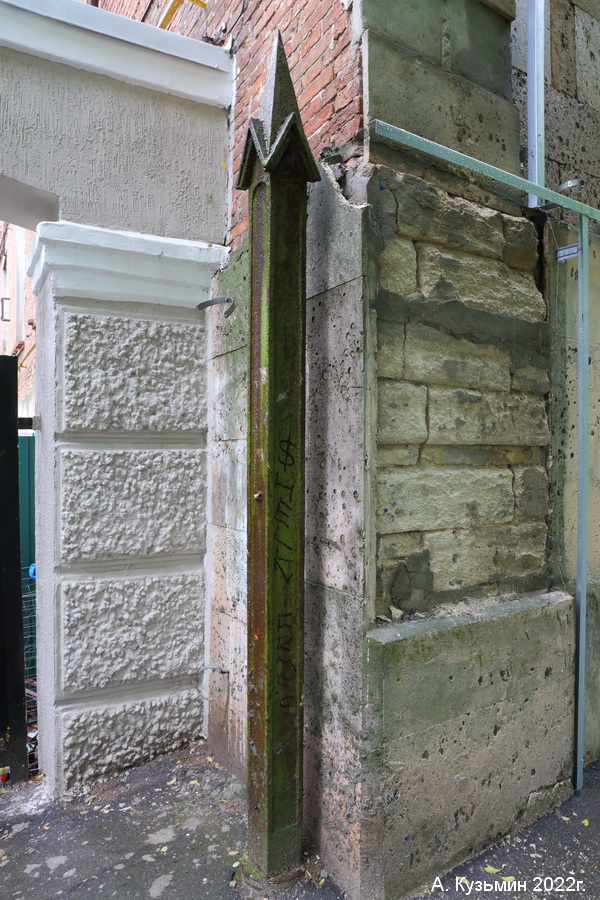 Сохранившаяся опора ограды лютеранской церкви